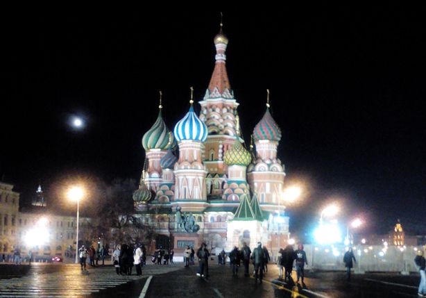 Die Kiewer Polizei übergab der Bezirksverwaltung Petschersk etwa 100 junge Menschen Die Kiewer Polizei übergab der Bezirksverwaltung Petschersk etwa 100 junge Menschen