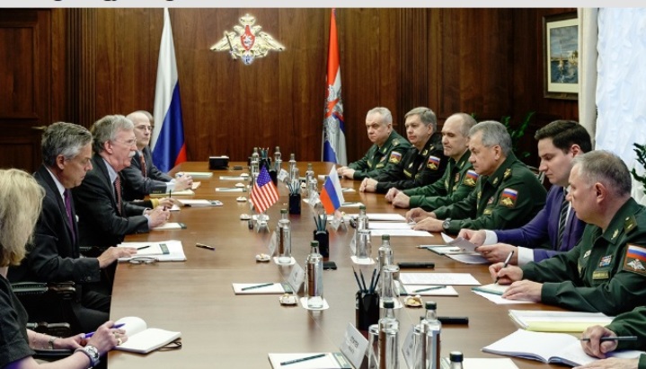 Treffen von Verteidigungsminister Schojgu und John Bolton
