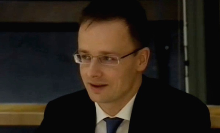 Für ungarischen Außenminister hat die Politik der Ukraine einen „schrecklichen Hintergrund“