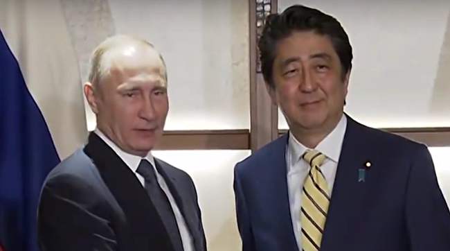 Abe kündigt „neue Ära“ in den Beziehungen zu Russland an