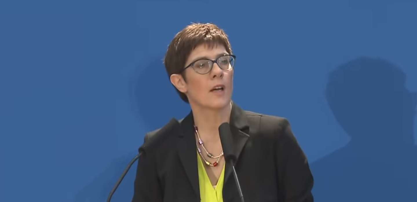 Russische Presse über Wahl neuer CDU-Chefin: „Enge Weggefährtin Merkels“ Russische Presse über Wahl neuer CDU-Chefin: „Enge Weggefährtin Merkels“