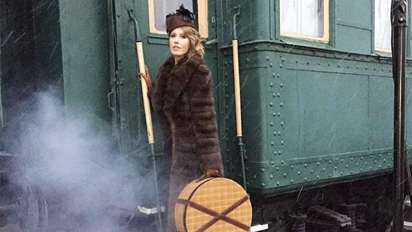 Klatsch und Tratsch – Xenija Sobtschak als Anna Karenina