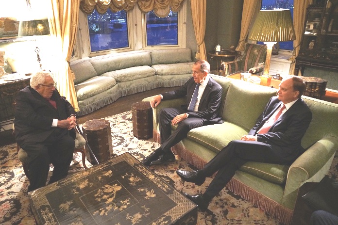 Lawrow und Kissinger diskutierten die Entwicklung der russisch-amerikanischen Beziehungen Lawrow und Kissinger diskutierten die Entwicklung der russisch-amerikanischen Beziehungen