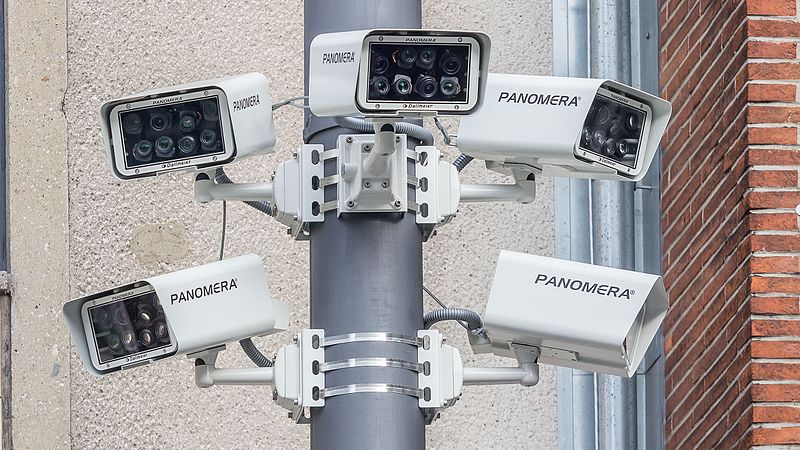 Videoüberwachung mit Gesichtserkennung in zehn Städten