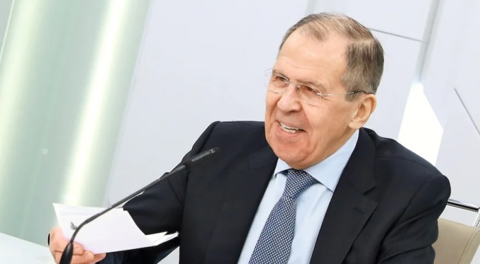 Lawrow: Neuigkeiten über Nawalnys Doppelvergiftung sind „lustig zu lesen“