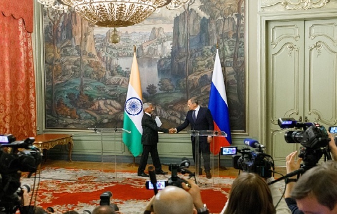 Russland und Indien erörtern gemeinsame Waffenproduktion