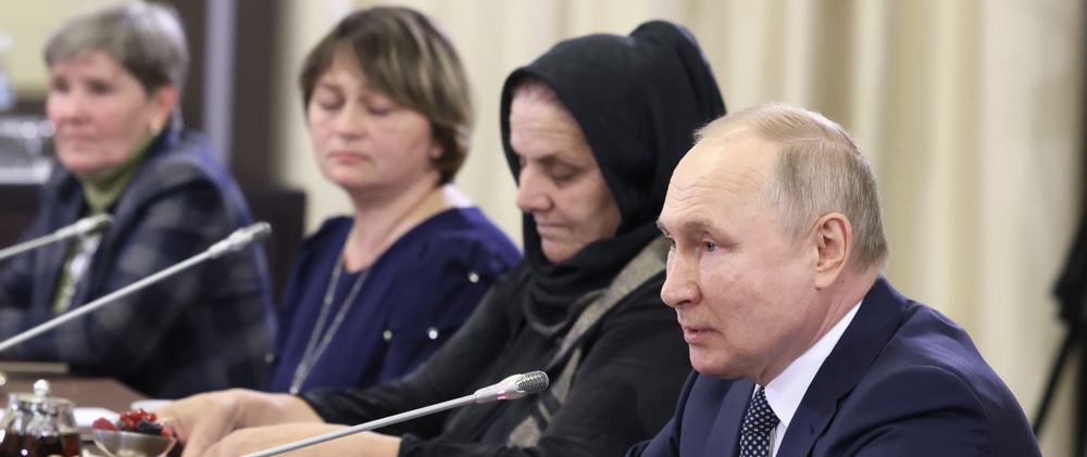 „Wir sind alle sterblich“: Putin traf Mütter von Soldaten