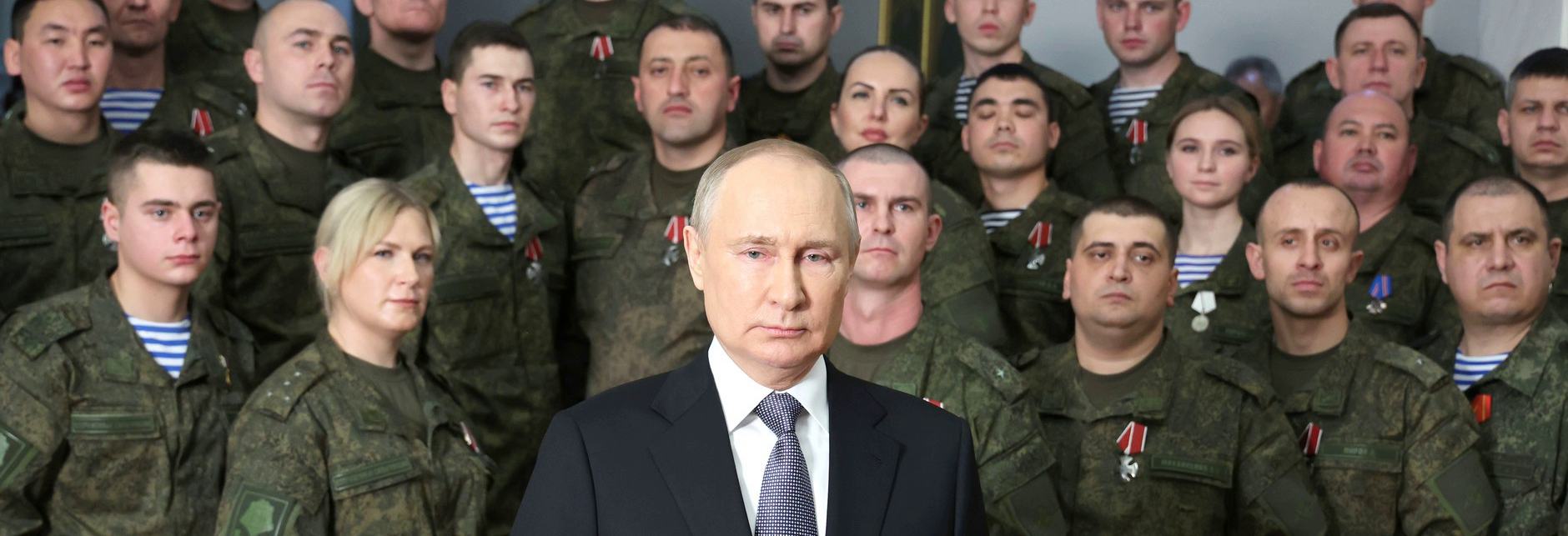 Uniformen statt Kremltürme: Neujahrsansprache des russischen Präsidenten