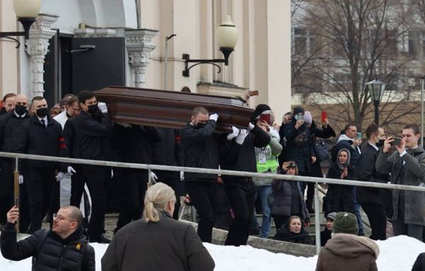 Alexej Nawalny auf dem Borissow-Friedhof in Moskau beigesetzt