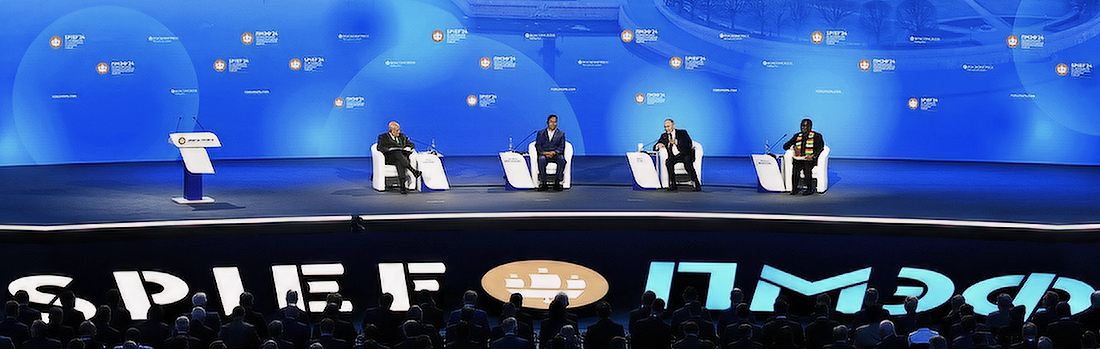 Plenarsitzung des Internationalen Wirtschaftsforums in St. Petersburg