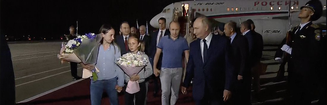 Putin empfing die Freigelassenen persönlich auf dem Flughafen Wnukowo