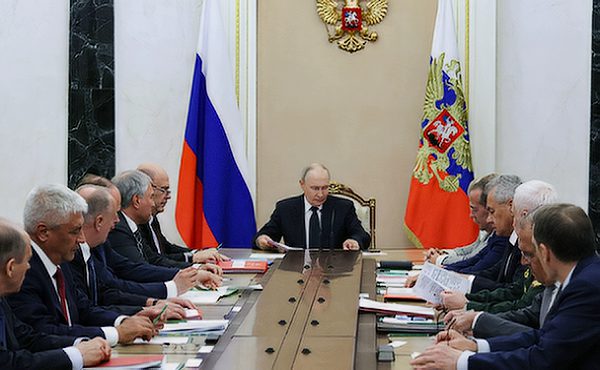 Pandora: Putin setzt sich auf die Anklagebank seiner eigenen Metapher